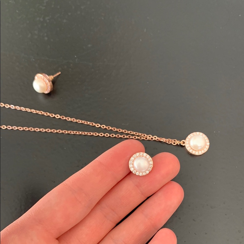 Elegant Pearl Jewelry Set